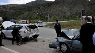 Amasya'da iki otomobil çarpıştı: 7 yaralı