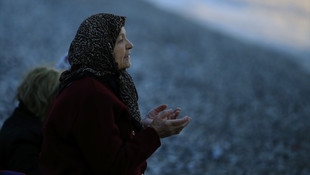 Antalya'da dilekler denize atıldı