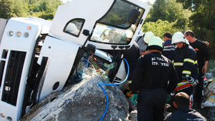 Antalya'da trafik kazası: 3 yaralı