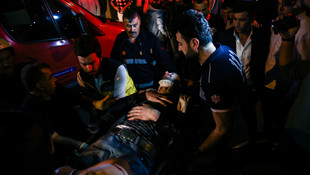 Araçta sıkışan yaralı sürücüyü itfaiye kurtardı