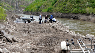 Ardahanda baraj gölüne düşen kişi kayboldu