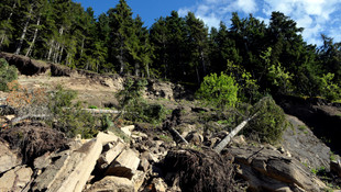 Ardahan-Artvin karayolunda heyelan meydana geldi