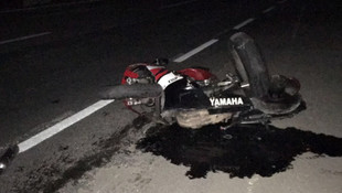 Balıkesir'de motosiklet ile otomobil çarpıştı: 1 ölü, 2 yaralı
