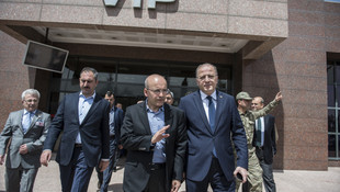 Başbakan Yardımcısı Mehmet Şimşek yaralıları ziyaret etti