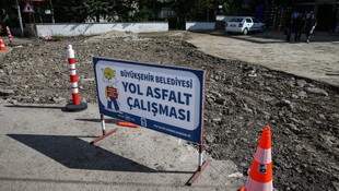 Başkentte otomobil ve vidanjörün çukura düşmesi