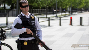 Beyaz Saray’da silah sesleri