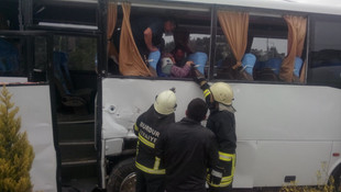 Burdur'da yolcu midibüsü ile tanker çarpıştı: 10 yaralı