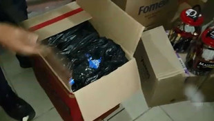 Çamaşır deterjanlarının arasından kaçak içki ve sigara çıktı