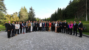 Davutoğlu, başbakanlık muhabirleriyle buluştu