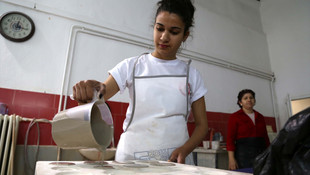 Demirel anısına seramikten fötr şapka