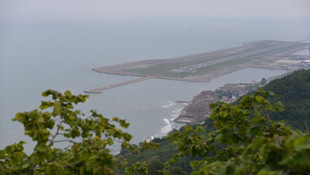 Denizdeki havalimanı hizmette ilk yılını tamamladı