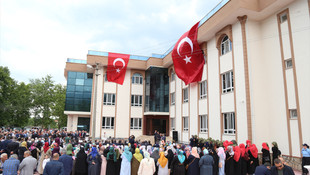 Umutlar bize bağlanmış vaziyette