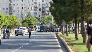 Diyarbakırda polise bombalı saldırı: 1i şehit 3 ölü 45 yaralı
