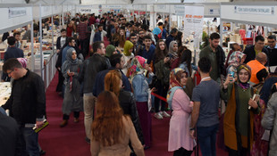 Erzurum'da kitap fuarına yoğun ilgi