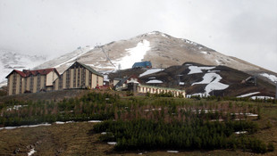 Erzurum'da yüksek kesimlere kar yağdı