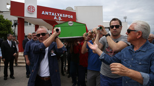 Eski dostların bestekarı son yolculuğuna uğurlanıyor