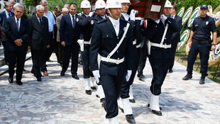 Eski İmar ve İskan Bakanı Tüten toprağa verildi