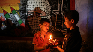 Gazze'de mumlu protesto