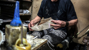 Gazze'deki ablukanın mağduru ayakkabı atölyeleri