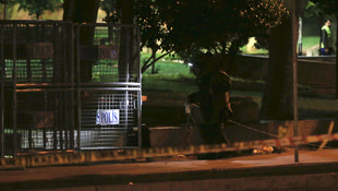 Gezi Parkının yanına bırakılan şüpheli çanta fünyeyle patlatıldı