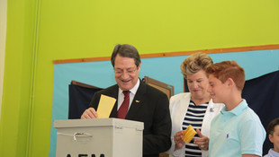 Güney Kıbrıs'ta halk genel seçim için sandık başında