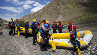 Hakkaride rafting heyecanı