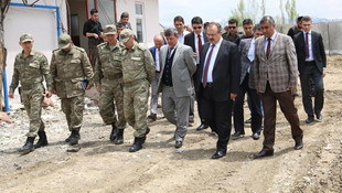 Hakkari Valisi Canbolat Yüksekovada incelemelerde bulundu