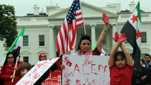 Halep saldırıları Beyaz Saray önünde protesto edildi