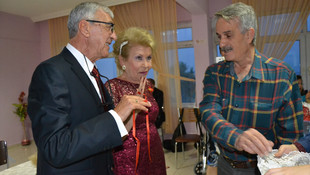 Huzurevinde nişan töreni