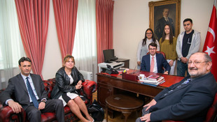 İngiltere'de dereceye giren Türk öğrencilere ödül