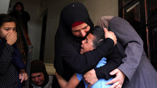 İsrail askerlerinin öldürdüğü Filistinlinin cenaze töreni