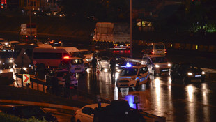 İstanbul Maltepe'de D-100 Karayolu'ndaki bir üst geçidin altında meydana gelen patlamada ilk belirlemelere göre bir kişi hafif yaralandı.