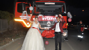İtfaiye aracını gelin arabası yaptı