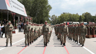 İzmir'de eğitimini tamamlayan askerler yemin etti