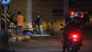 İzmir'de şüpheli araçta silah ve el bombası bulundu