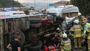 İzmir'de zincirleme trafik kazası: 3 yaralı