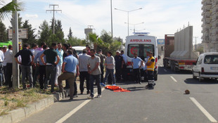 Kamyonetin çarptığı anne ve oğlu öldü