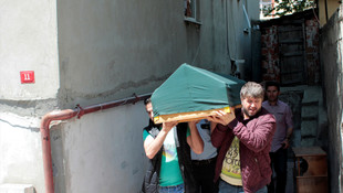 Kartalda cinnet geçiren baba 5 yaşındaki oğlunu öldürdü!