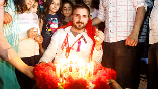 Kınalı kuzular birliklerine uğurlanıyor