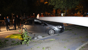 Konya'da otomobil direğe çarptı: 1 ölü, 1 yaralı