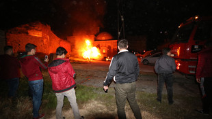 Konya'da park halindeki otomobil yandı