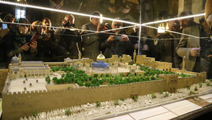 Kudüs topraklı Mescid-i Aksa maketi ziyarete açıldı