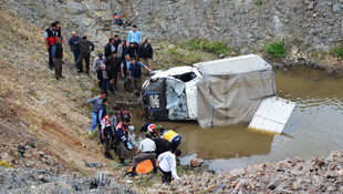 Kütahya'da kamyonet devrildi: 2 ölü