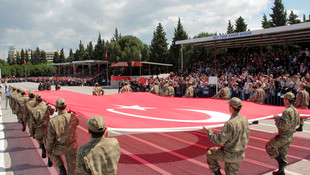 Manisa'da eğitimlerini tamamlayan askerler yemin etti