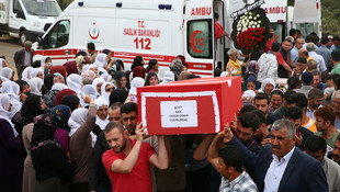 Şehit köy korucuları Mardinde toprağa verildi