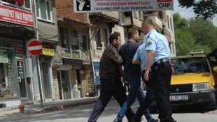 Meydanda pompalı tüfekle ateş açtı