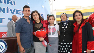 Mezuniyet töreninde evlilik teklifi