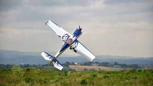 Model uçak tutkunları hünerlerini sergiledi