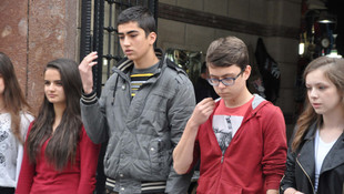 Öğrencilerden işaret diliyle Çanakkale Türküsü