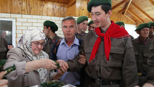 Özel tertiplere kına yakıldı